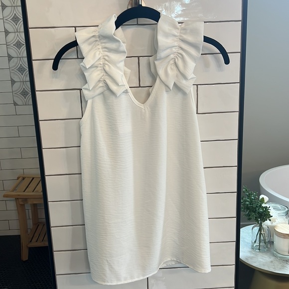 Entro ruffle sleeveless top - Picture 2 of 4